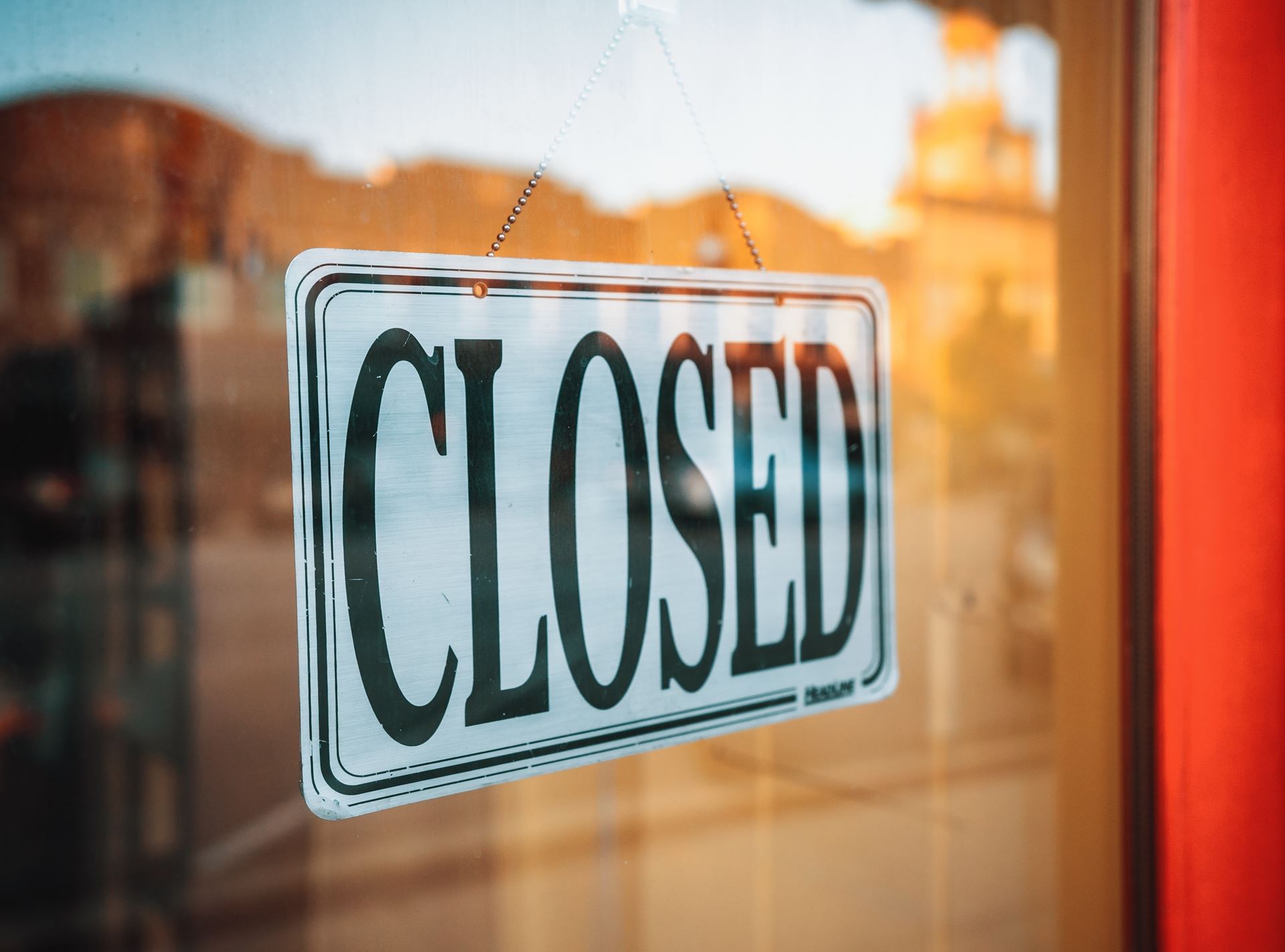 A close up of a closed sign